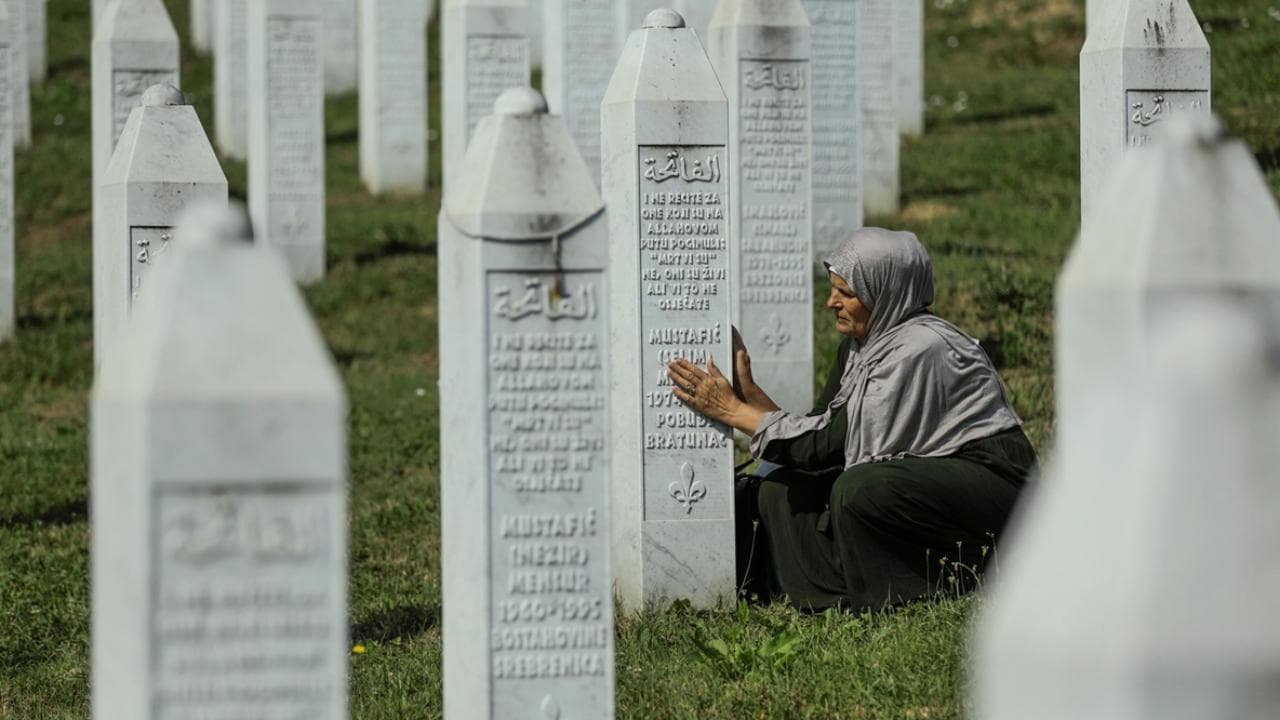 Srebrenitsa Anıt Merkezine 'Sırplar baskın yapılabilir' uyarısı