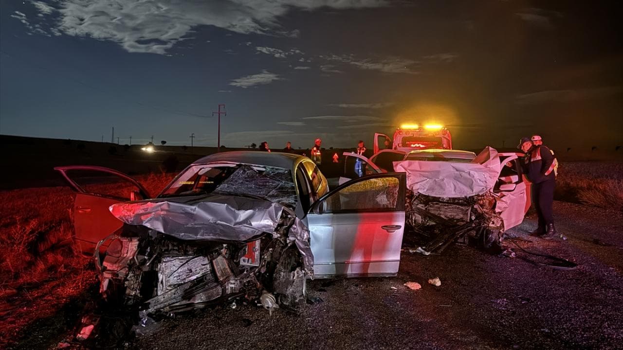 Karaman'da Feci Trafik Kazası: 2 Ölü, 2'si Ağır 5 Yaralı