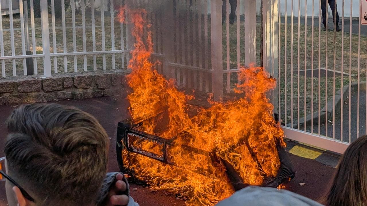 Fransa'da Lise Öğrencilerinin Eğitim Protestolarında Çatışma: 10 Yaralı