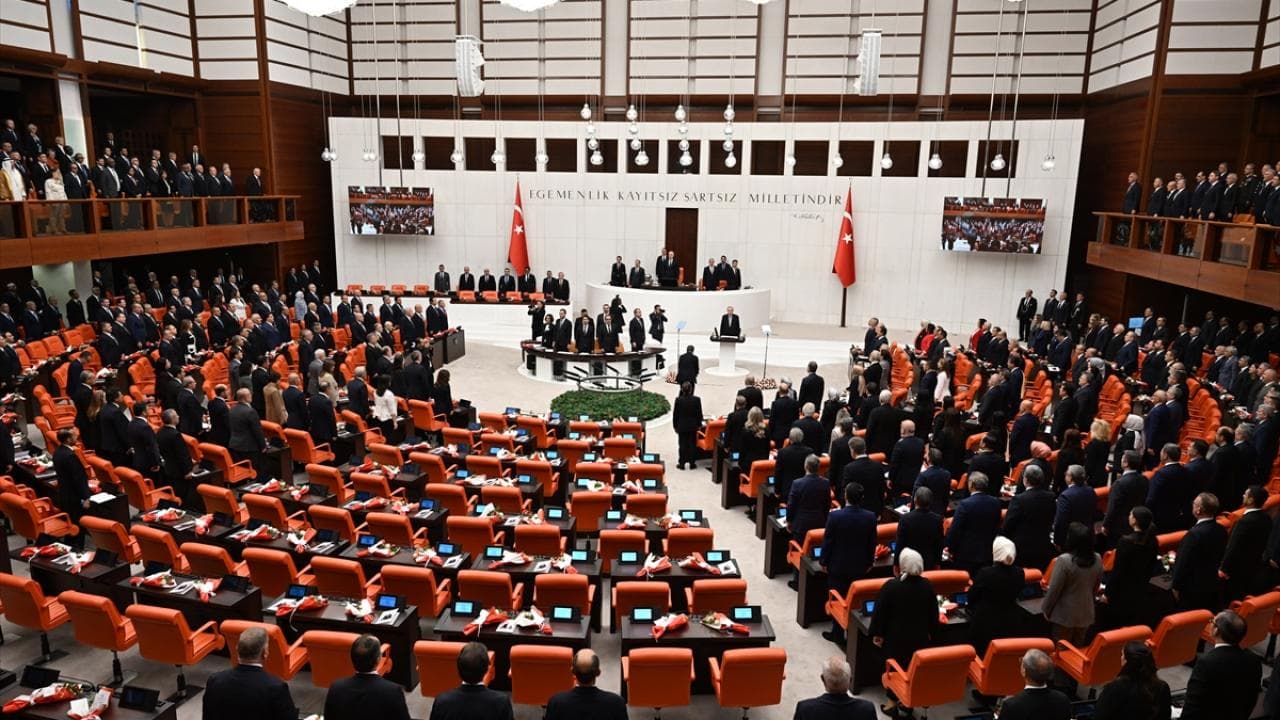 Meclis yeni yasama yılına başlıyor: Gündemde Kızılay Kanunu ve Yargı Paketi var