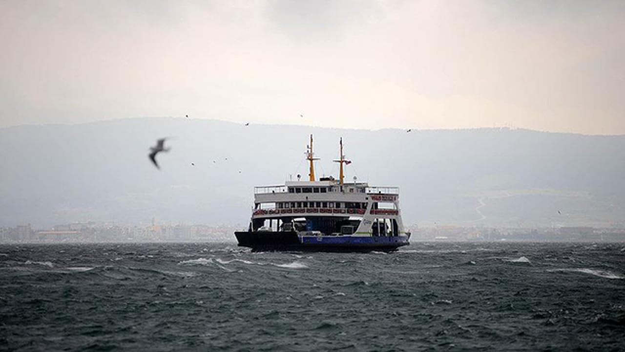 Ege'deki Fırtına Adalar Arasındaki Feribot Seferlerini Vurdu
