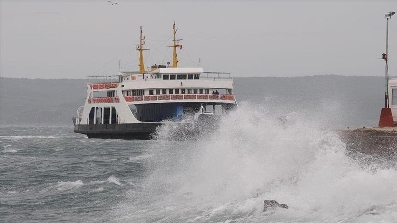 Kuzey Ege'de olumsuz hava ulaşımı aksattı