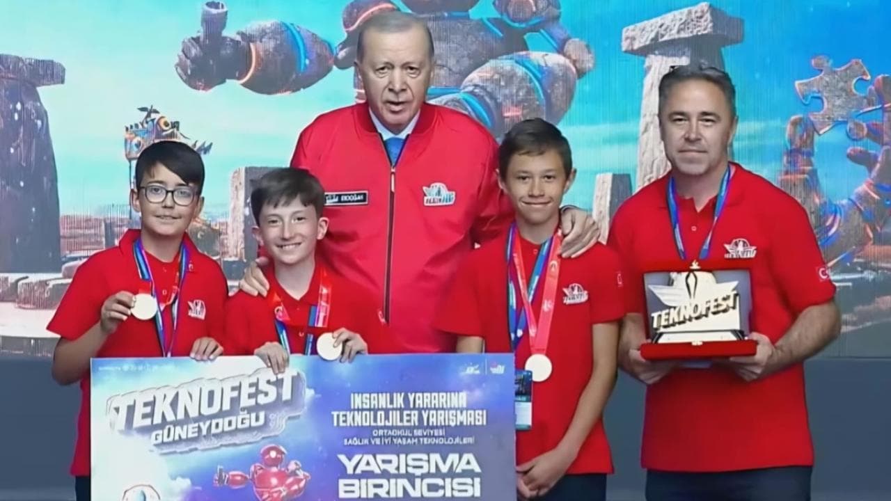 Çorumlu Öğrencilerin TEKNOFEST Birinciliği Cumhurbaşkanı Erdoğan Tarafından Ödüllendirildi