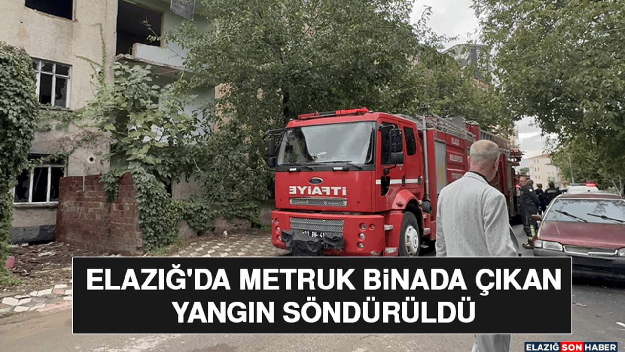 Elazığ'daki Metruk Binarın Çatısındaki Yangın Söndürüldü
