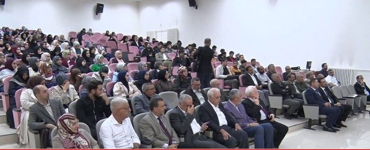 Fırat Üniversitesi'nde İlahiyatçı Kimliği ve Mesleki Gelecek Tartışıldı