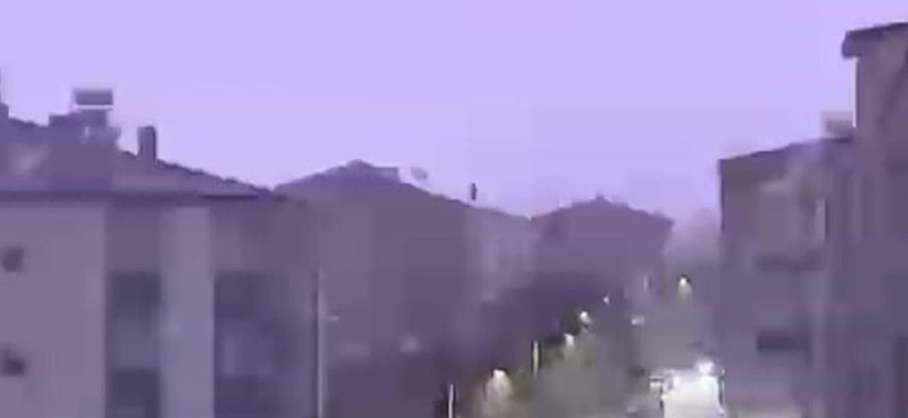 Elazığ'da Şimşekler Geceyi Aydınlattı
