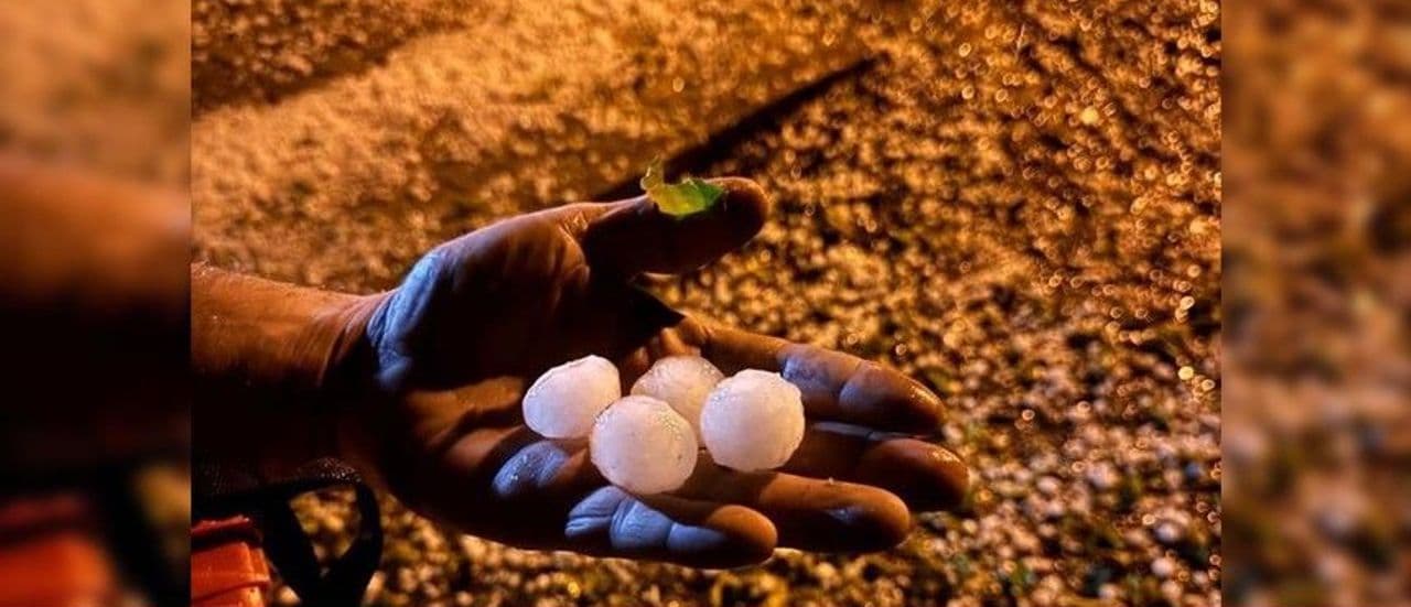 Elazığ'ın Arıcak İlçesinde Ceviz Büyüklüğünde Dolu Yağışı