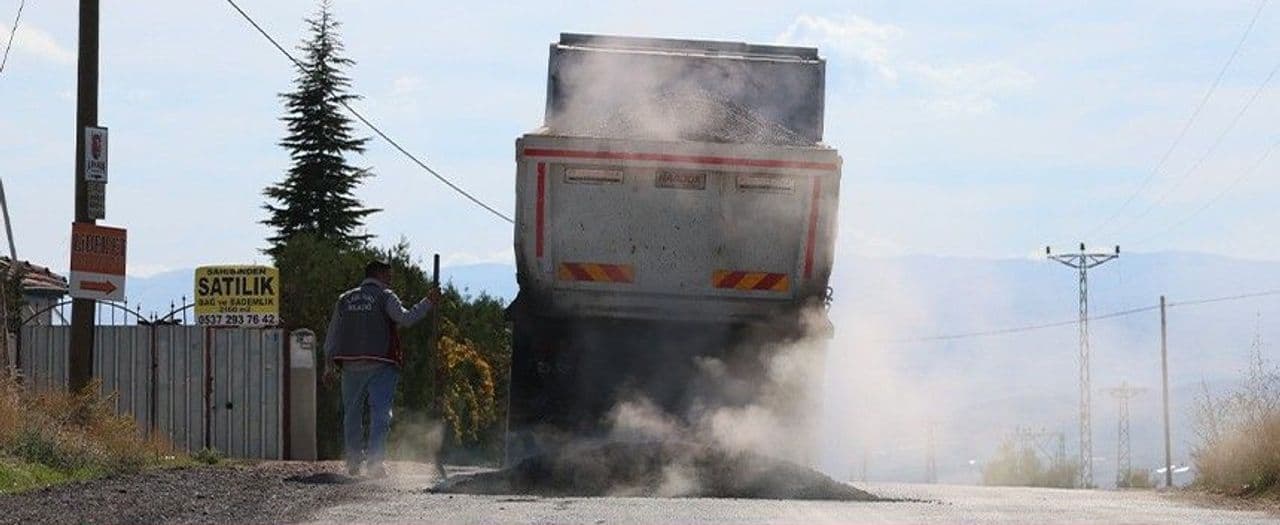 Tadım Köyü Yolunda Asfalt Yenileme Çalışmaları Sürüyor