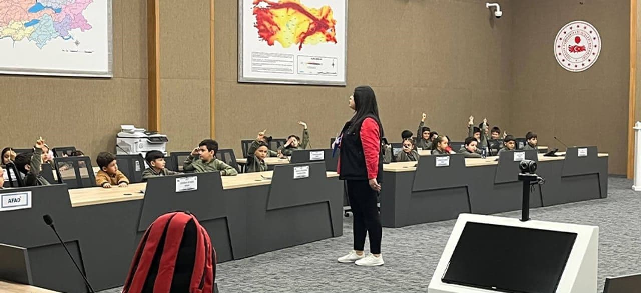Elazığlı İlkokul Öğrencilerine AFAD'dan Afet Eğitimi