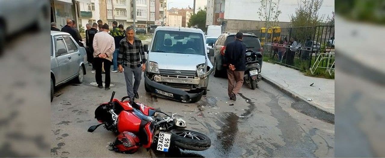 Mustafa Paşa Mahallesi'nde Trafik Kazası: Motosiklet Sürücüsü Ağır Yaralandı