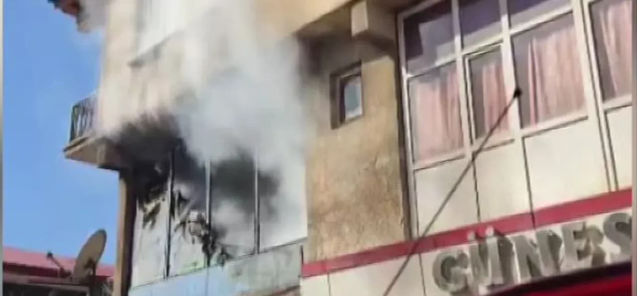 Karakoçan'da Oyuncak Deposunda Yangın Paniği