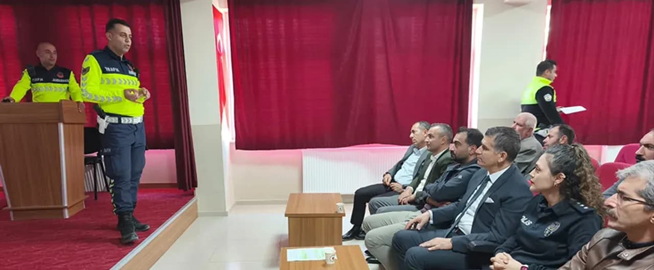 Çemişgezek'te Okul Servislerine Yönelik Trafik Güvenliği Semineri