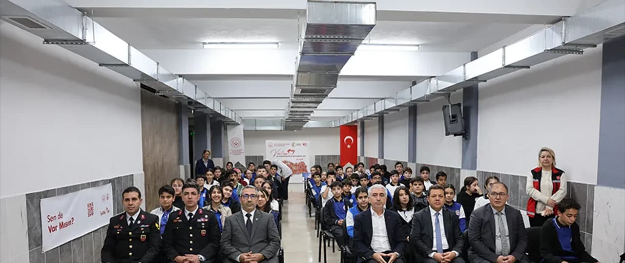 Gazi Üsteğmen'den Şehit Babasına Anlamlı Saygı