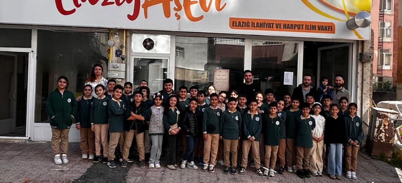 Minik Ellerden Büyük Destek: 4/B Sınıfı Öğrencileri 300 Kişilik Yemek Bağışladı