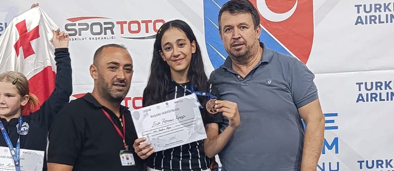 Elazığlı Eskrimci Elif Reyyan Kaya Türkiye Üçüncüsü Oldu