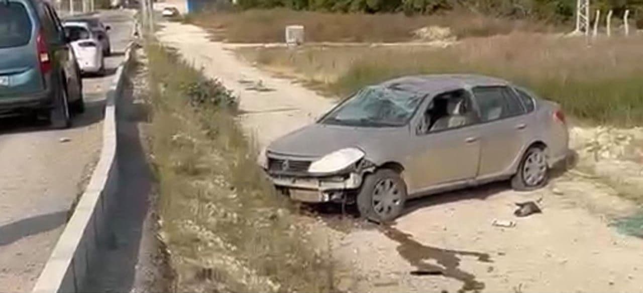 Elazığ'da Kontrolden Çıkan Otomobil Araziye Devrildi: 1 Yaralı
