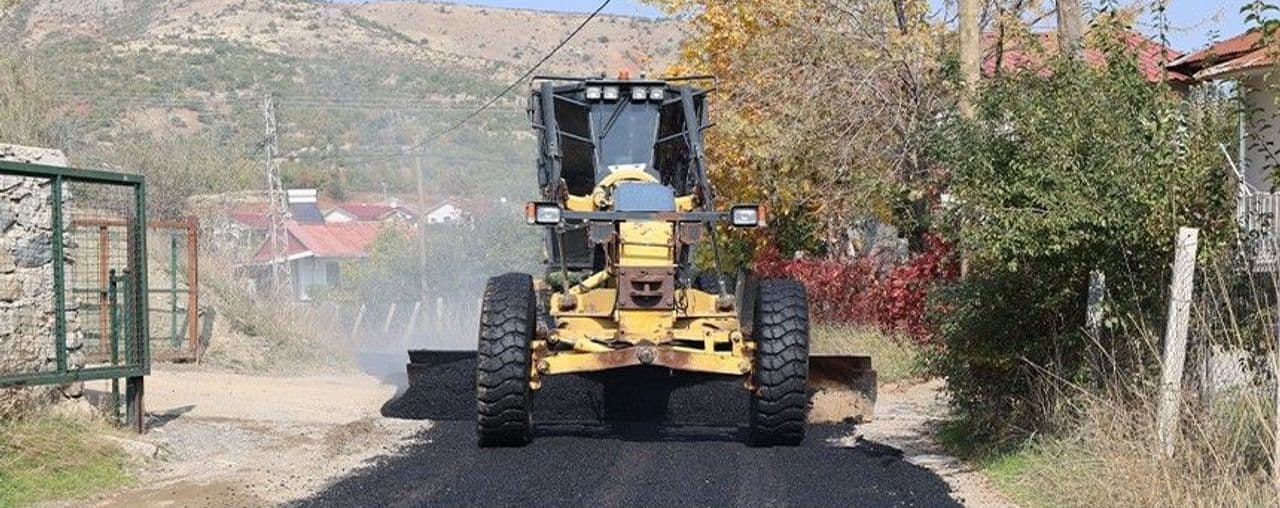 Maden İlçesinde Yol İyileştirme Çalışmaları Sürüyor
