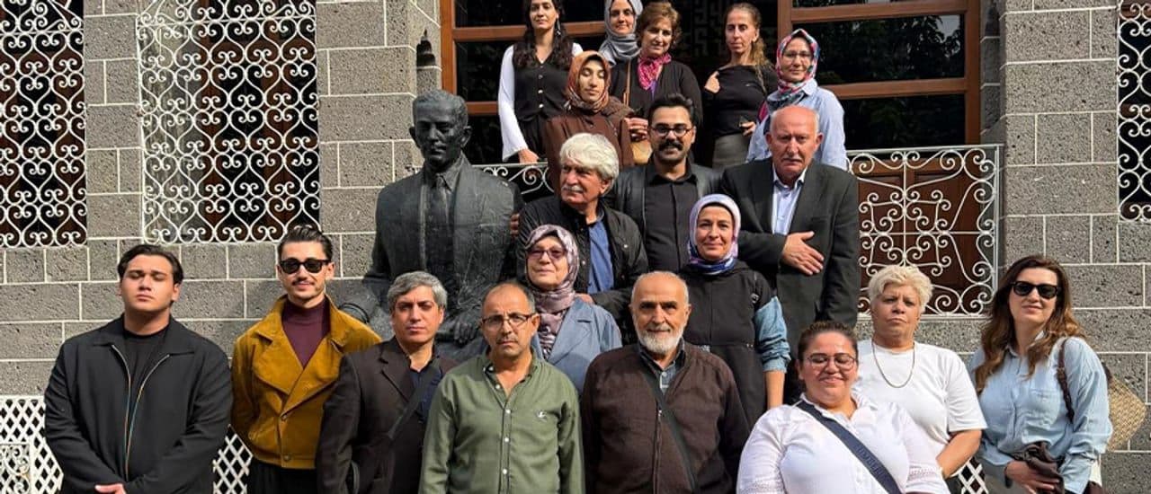 Elazığ Belediyesi Edebiyat Atölyesi Kursiyerleri Diyarbakır'ın Tarihi Duraklarını Ziyaret Etti