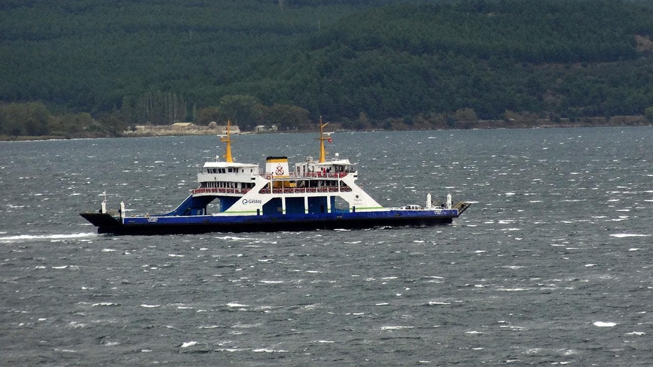 Kuzey Ege'deki Fırtına Nedeniyle Feribot Seferleri İptal Edildi