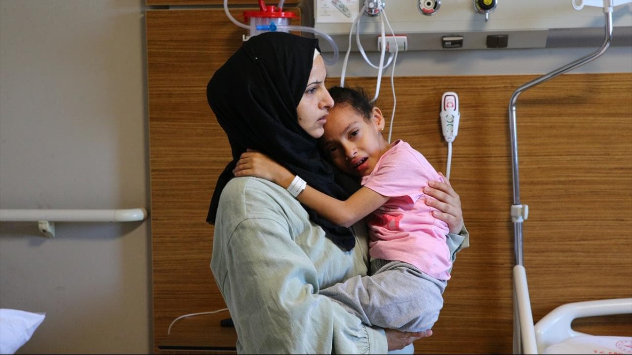 İsrail saldırısında yaralanan 6 yaşındaki Sıla Türkiye'de tedaviye alındı