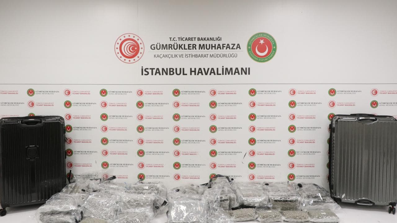 İstanbul Havalimanı'nda Dev Uyuşturucu Operasyonu: 34 Kilo Sıvı Kokain Ele Geçirildi