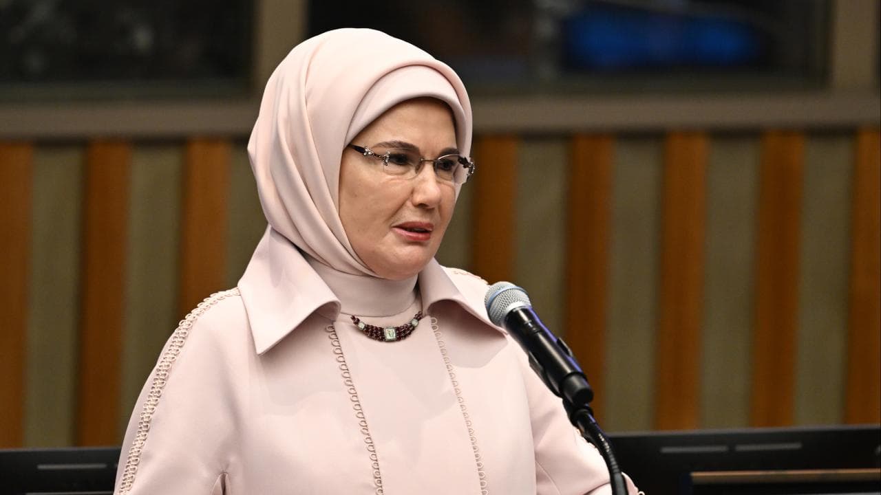 Emine Erdoğan'dan Dünya Yaşlılar Günü Mesajı
