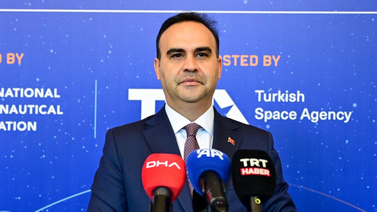 Bakan Kacır: Hedefimiz 2027'de yerli hibrit itki teknolojisiyle Ay'a ulaşmak