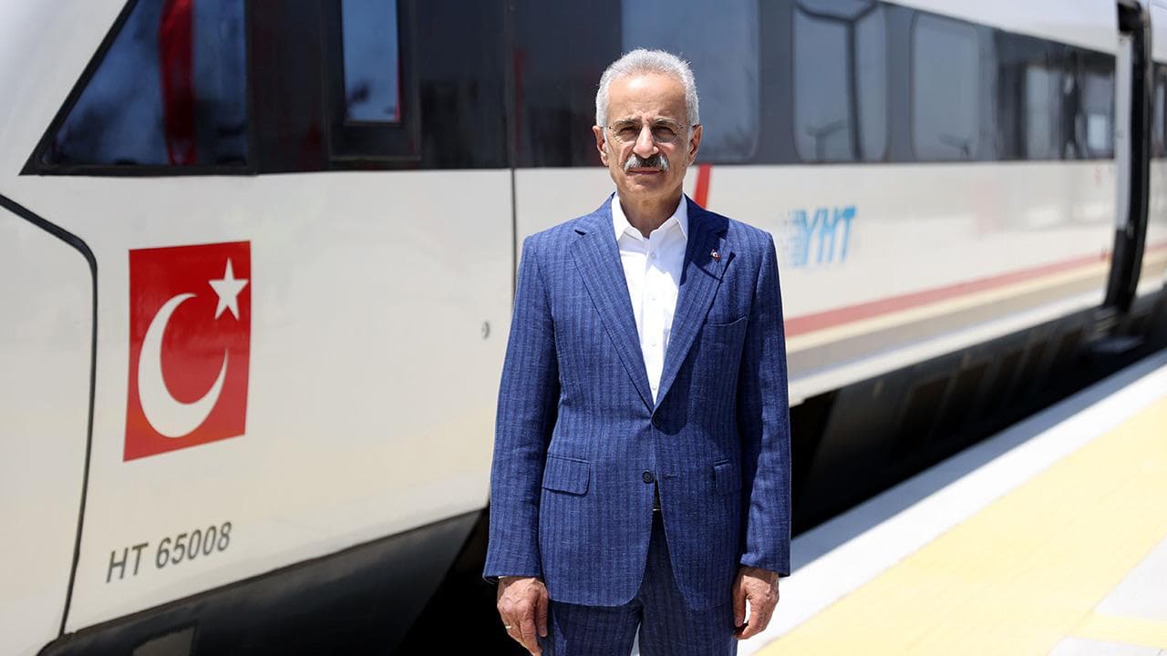 Bakan Uraloğlu'ndan Milli Hızlı Tren Açıklaması: İki Yılda 14 Set Üretilecek