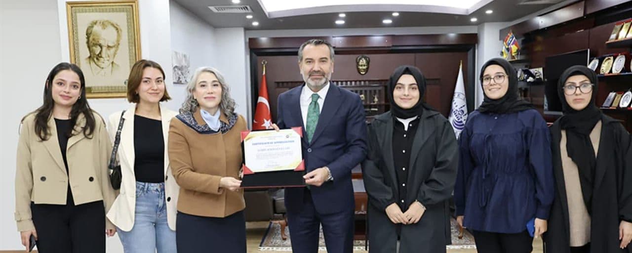 Fizik Bölümü Öğrencilerinden Başkan Şerifoğulları'na Teşekkür Ziyareti