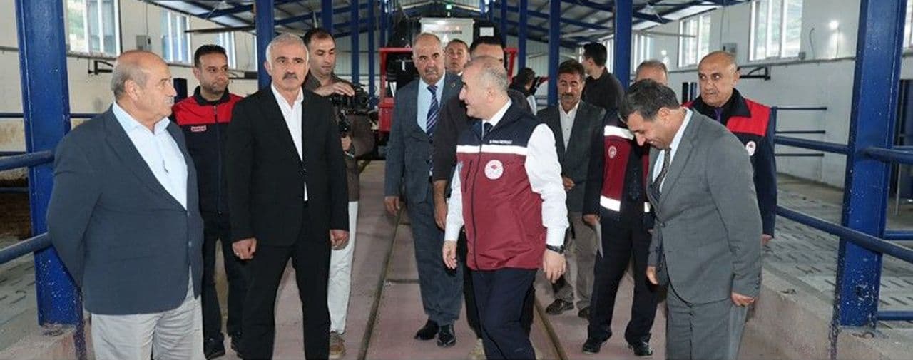 Vali Hatipoğlu Besi Organize Tarım Bölgesi'ndeki Çalışmaları İnceledi