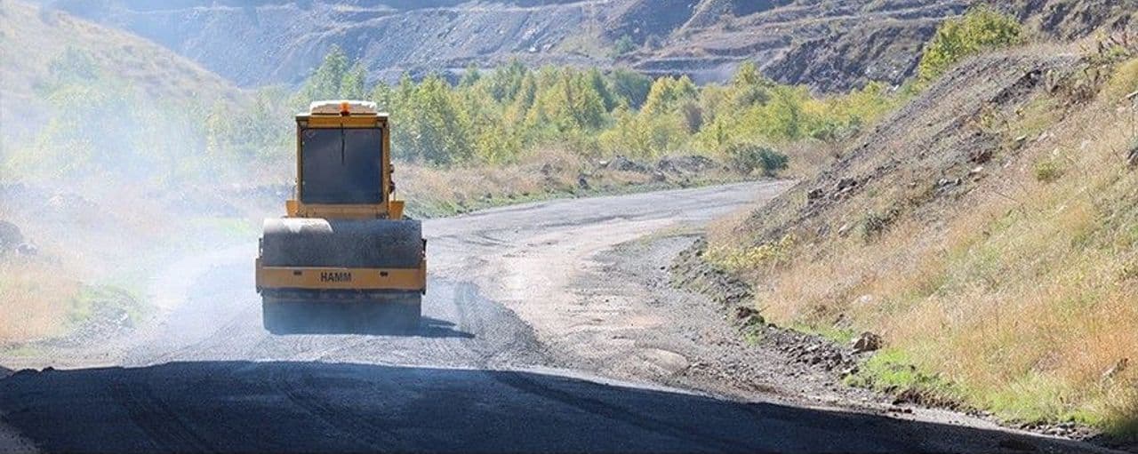 Elazığ'da Ağadibek Köyü Yolunda Asfalt Yenileme Çalışmaları Sürüyor