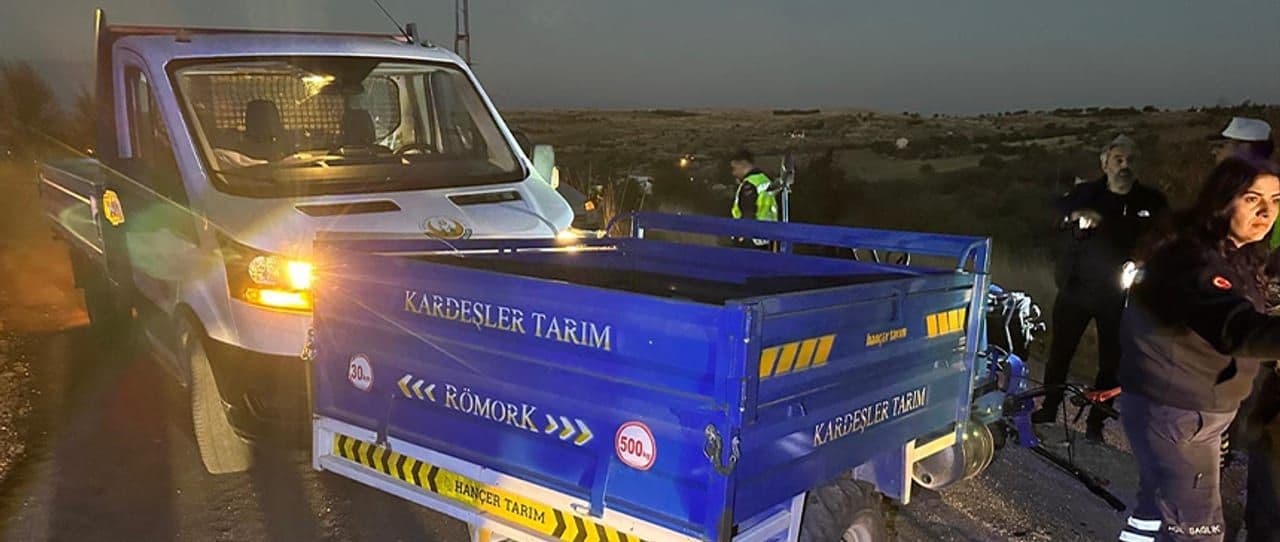 Elazığ'da Kamyonet ile Tarım Aracının Çarpıştığı Kazada 3 Yaralı