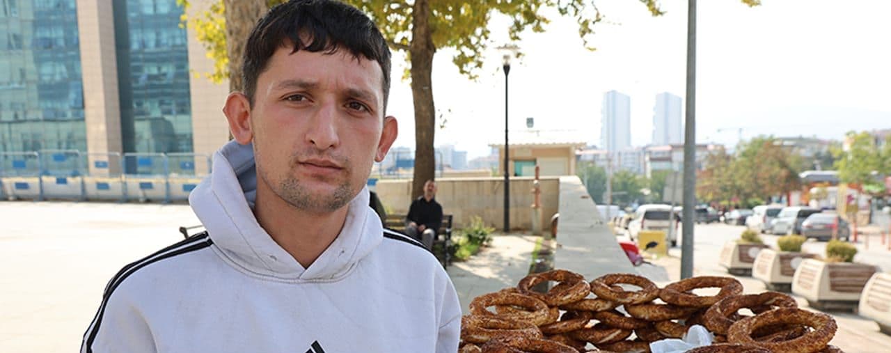 Elazığ'da Güven Testi: Sınava Giren Simitçi Tezgahını Notla Bıraktı