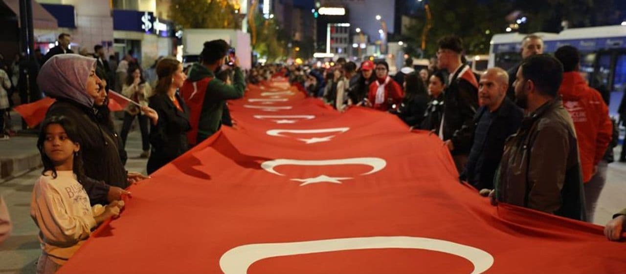 Elazığ'da Cumhuriyet'in 103. Yılı Fener Alayıyla Kutlandı