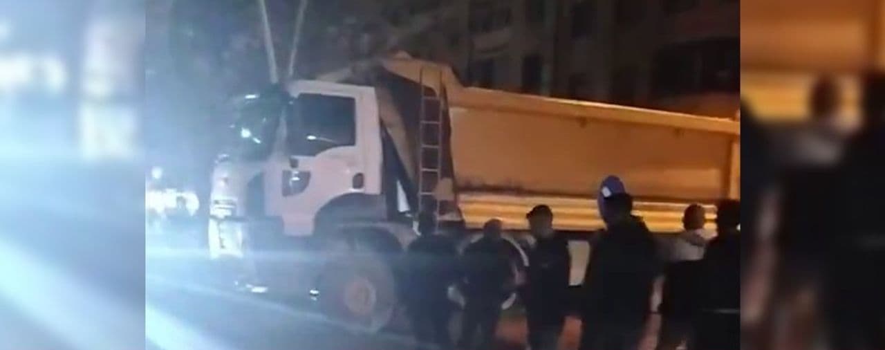 Elazığ'da Freni Boşalan Kamyon Ağaca Çarparak Durdu